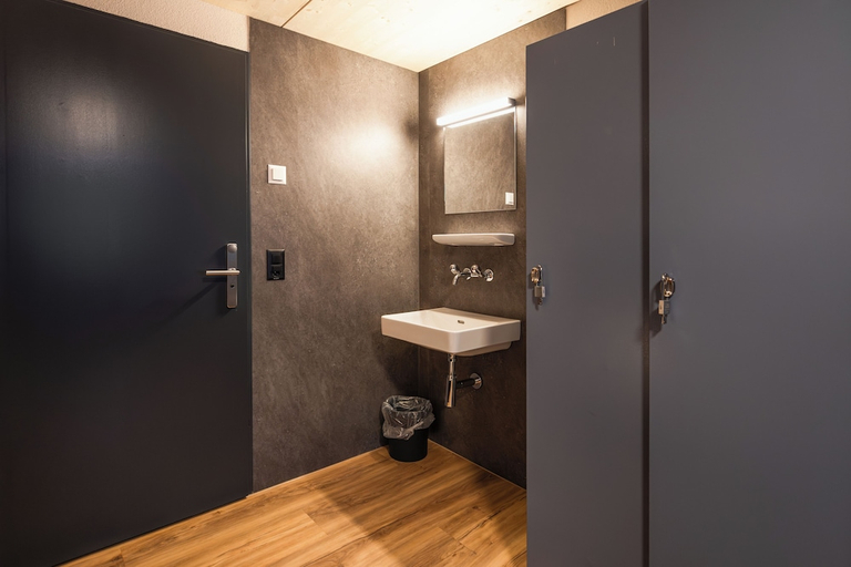 Bathroom 5, Eiger Lodge Chic, Interlaken