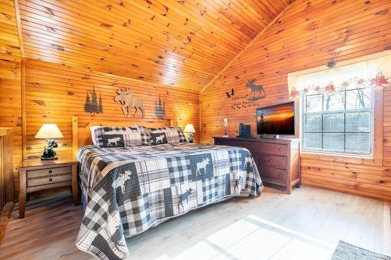 Room 5, Antlers Haven, Sevier