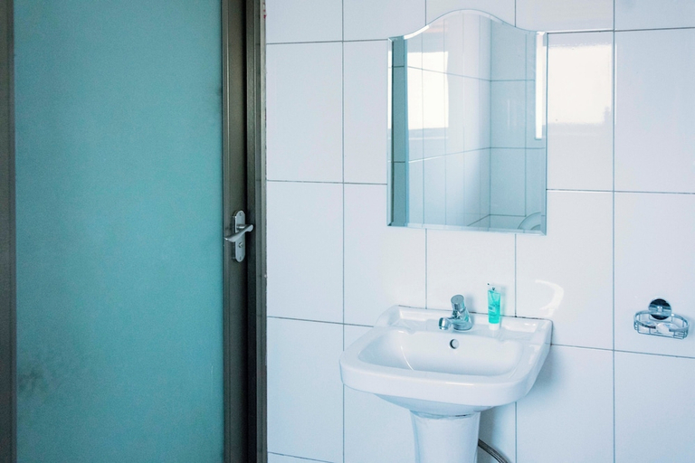 Bathroom 4, G One Hotel, Kampala