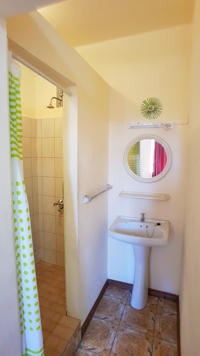 Bathroom 3, Allamanda Studios And Apartments