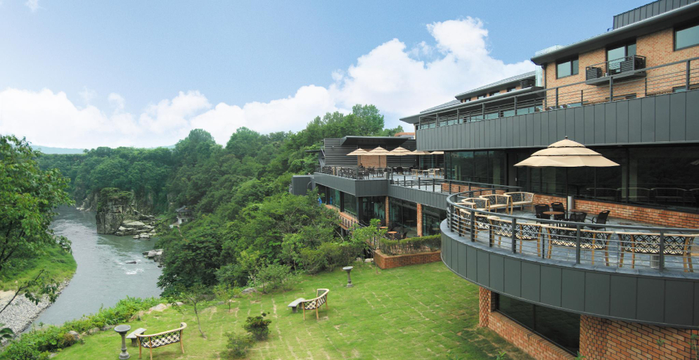 Exterior & Views 1, Hantan River Spa Hotel, Cheorwon