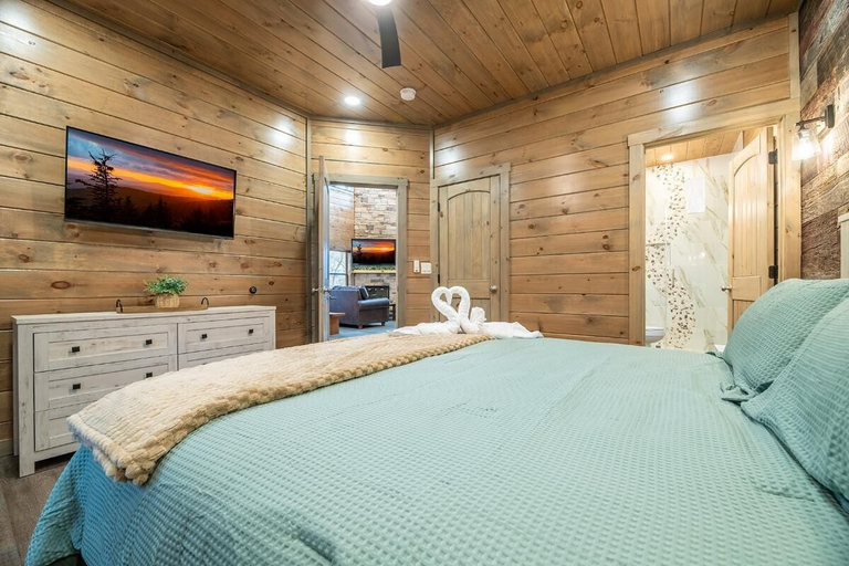 Room 2, Simply Blessed, Sevier