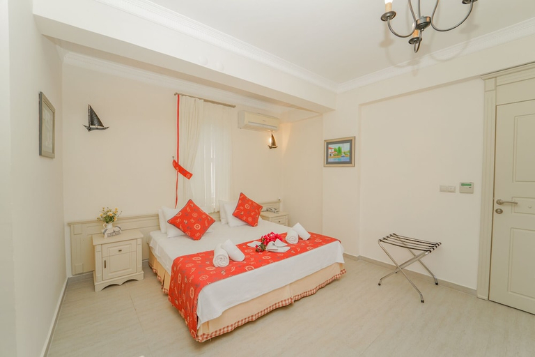 Bedroom 2, Alacati Marina Palace Otel, Çeşme