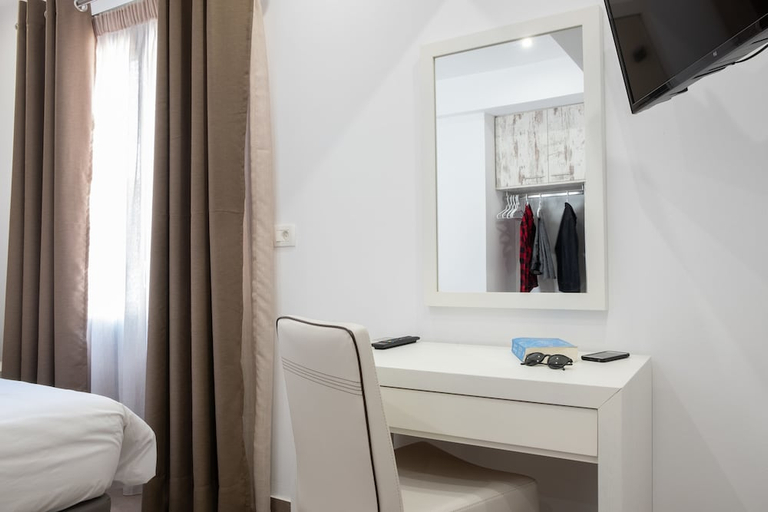 Bedroom 3, Tristhenia Hotel, South Aegean
