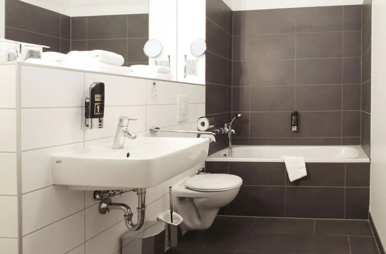 Bathroom 4, Hotel Royal International, Leipzig