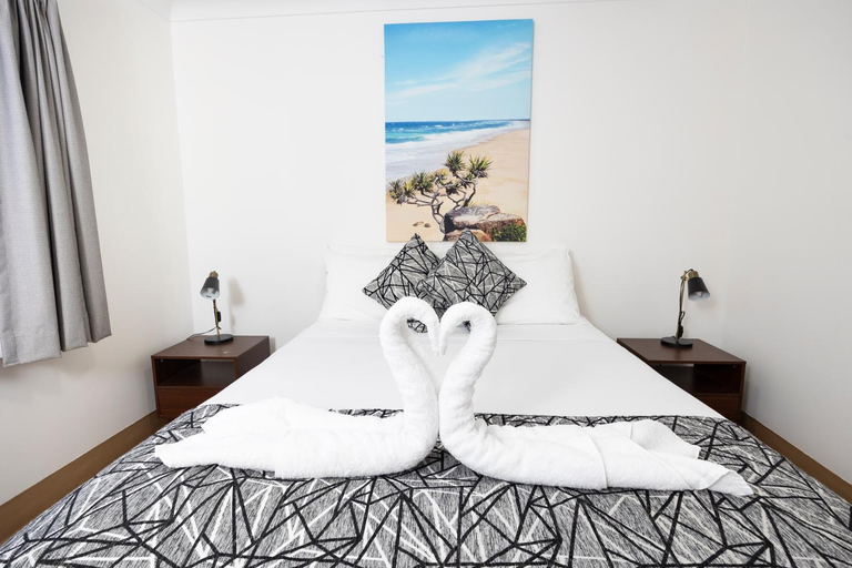 Bedroom 2, Forster Holiday Village, Great Lakes