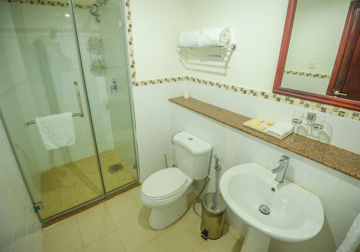 Bathroom 5, Raphael's Hotel, Pemba