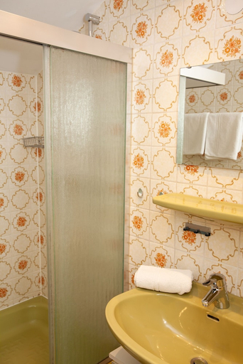 Bathroom, Gröbl Alm, Garmisch-Partenkirchen