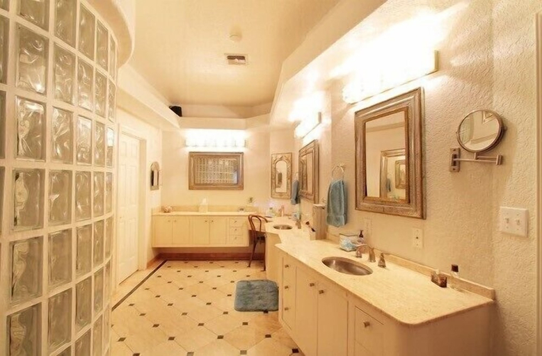Bathroom, Live Oaks Bed and Breakfast, Uvalde