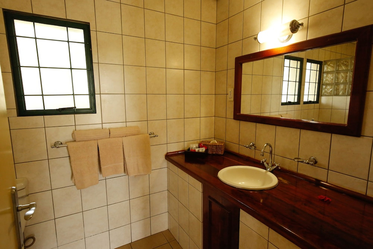 Bathroom 3, Maun Lodge, Ngamiland East