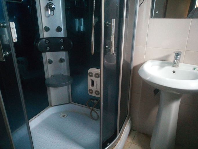 Bathroom 4, Peak Court Hotels, IbadanNorth