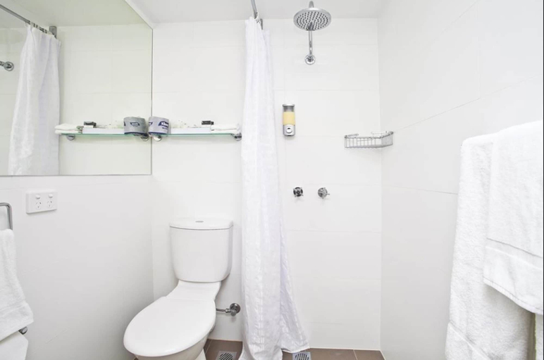 Bathroom 4, Manly Paradise Motel & Apartments, Sydney