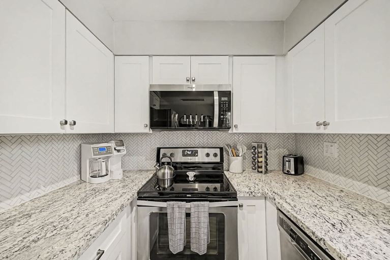 Room 4, NEW Camelback 352 Resort-style Stay Near Old Town, Maricopa