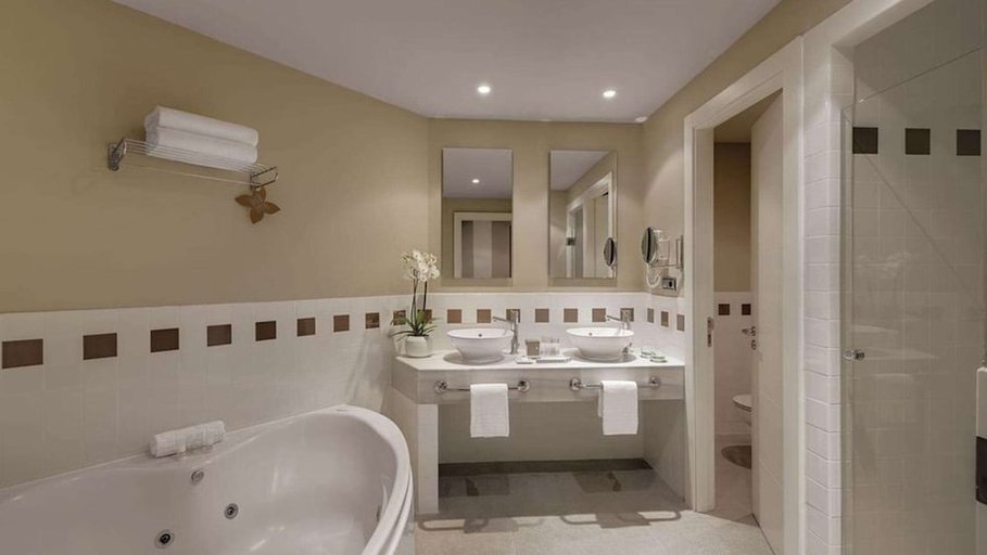Bathroom 5, Precise Golf Resort El Rompido The Hotel, Huelva