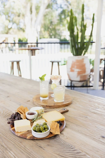 Food & Drinks 5, Brunswick Heads Motel, Byron
