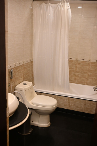 Bathroom 4, Zeeras Hotel, Varanasi
