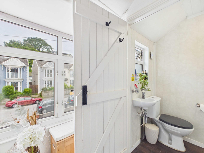 Bathroom 2, The Mews - 1 Bed Holiday Home - Langland, Swansea
