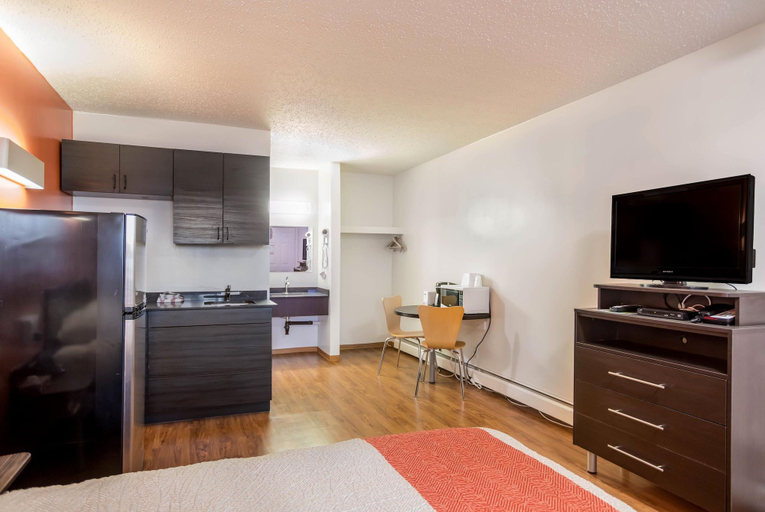 Others 2, Motel 6 Camrose, AB, Division No. 10