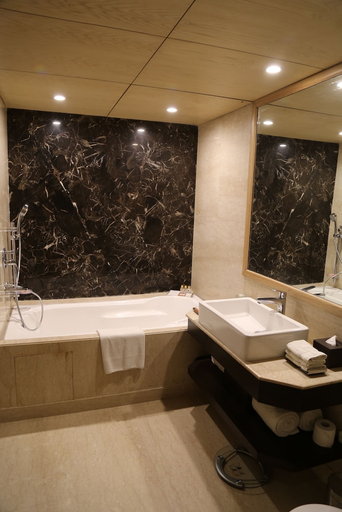 Bathroom 5, Country Inn & Suites by Radisson, Bhiwadi, Alwar