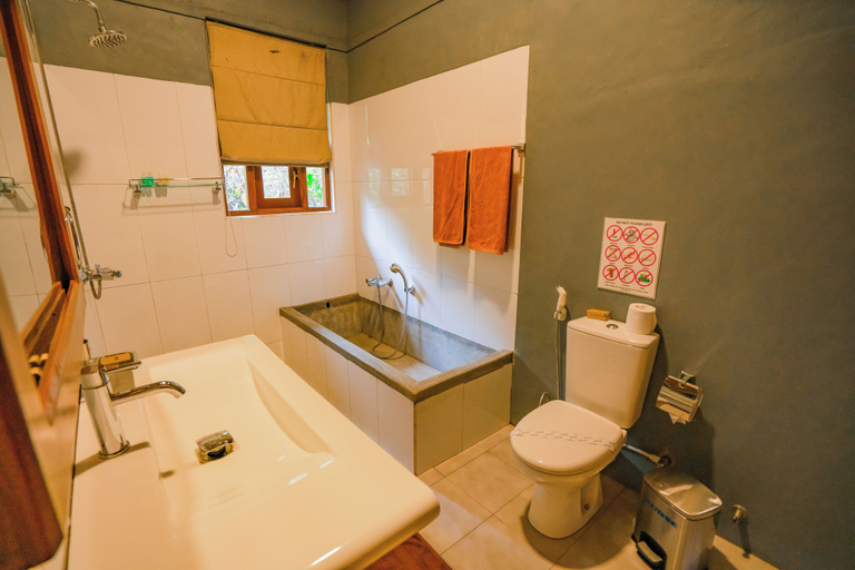 Bathroom 3, The Tea Cottage Resort & Spa, Pasbage Korale