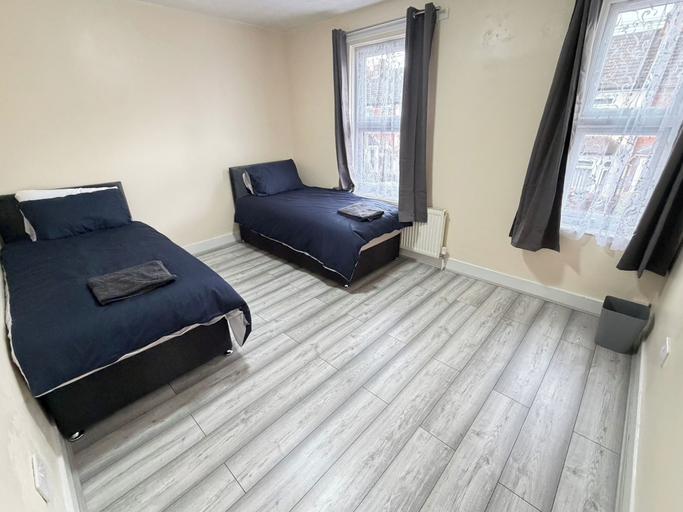 Room 2, Contractor Friendly 3 Bed House Long Stays Fast Wi-fi & Parking, Bedfordshire