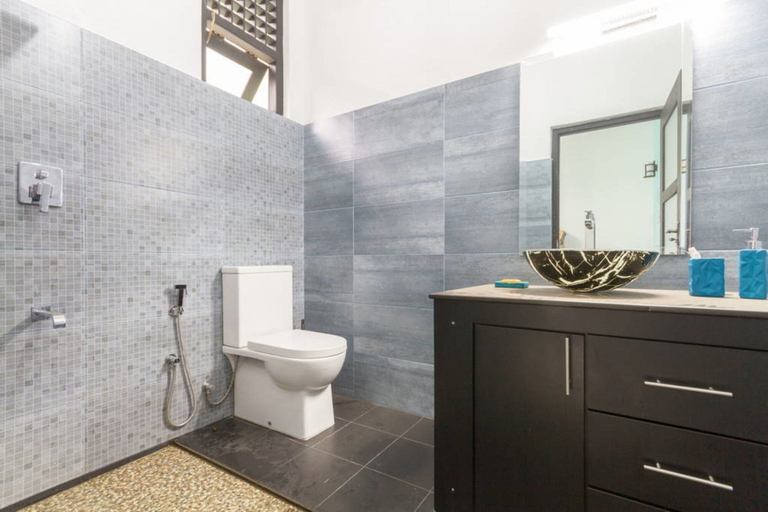 Bathroom 3, Imran Villa, Negombo