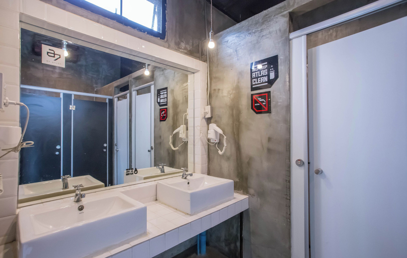 Bathroom 4, Atlas Bangkok Hotel, Wattana