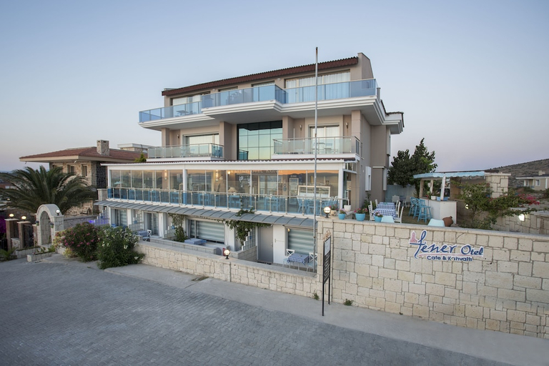 Exterior & Views