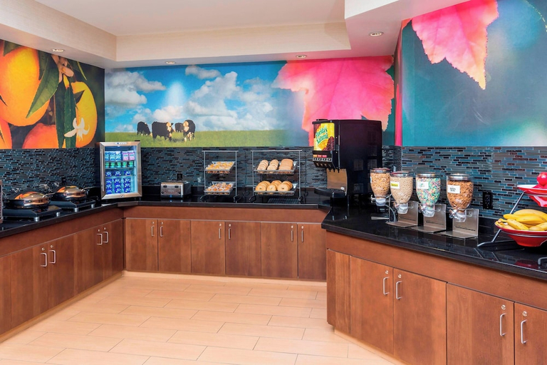 Food & Drinks 5, Fairfield Inn Tyler, Smith