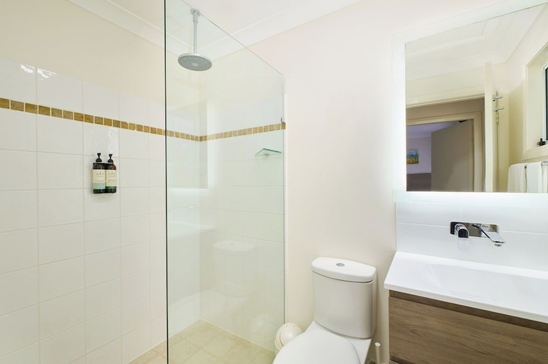 Bathroom 4, Flynns On Surf Hotel, Port Macquarie-Hastings - Pt A