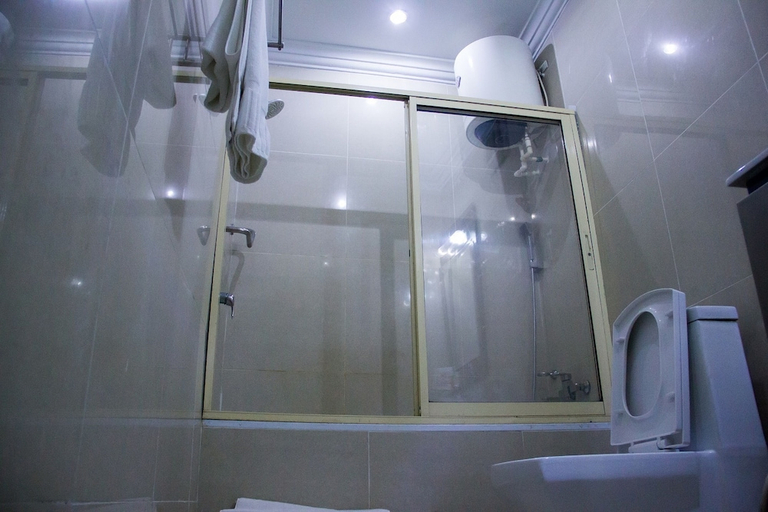 Bathroom 4, GeorgeTown Hotels, Apartments & Suites, Kosofe
