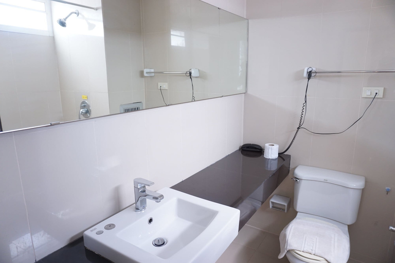Bathroom 3, Panatara Hotel, Muang Chumphon