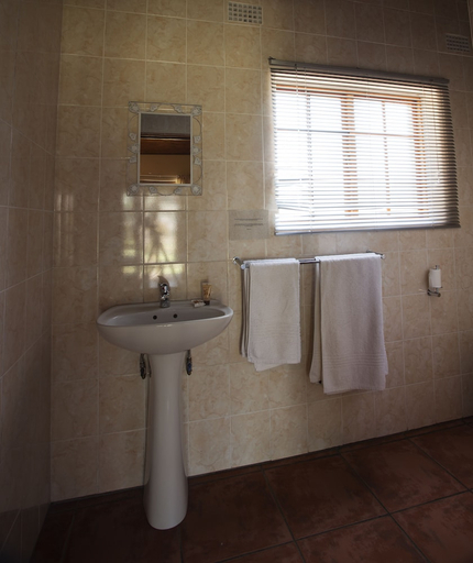 Bathroom, Sunbird Lodge, Mopani