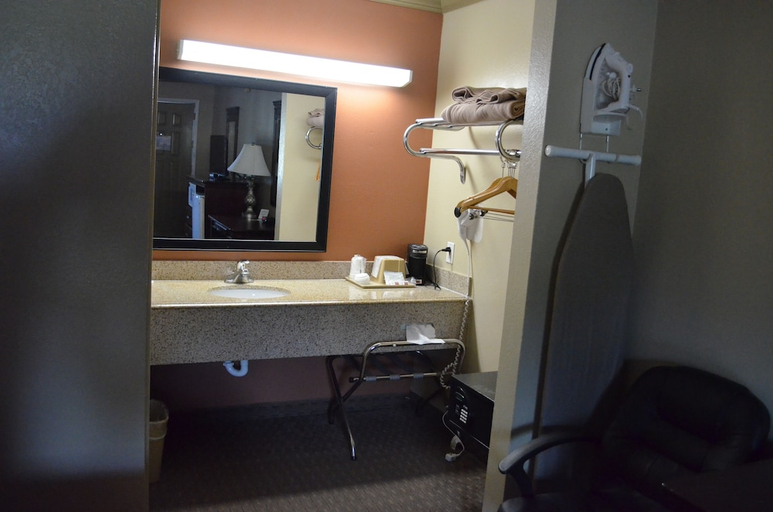 Bathroom 5, Super 8 Copperas Cove, Coryell