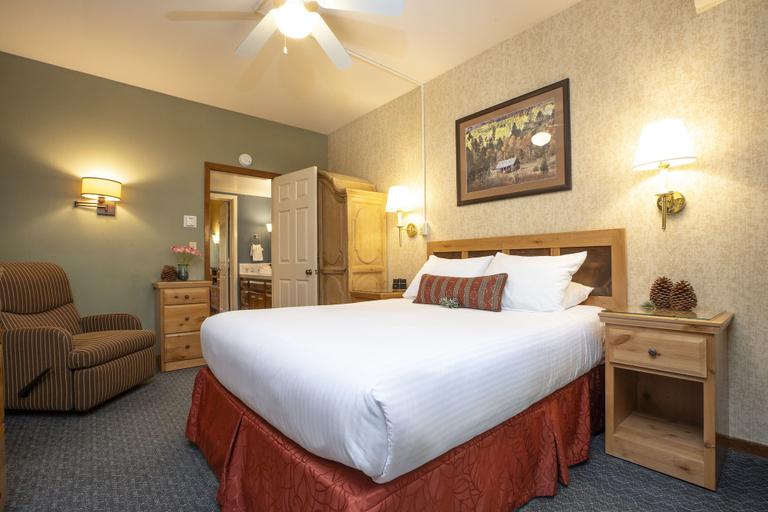 Bedroom 2, Olympic Village Inn, Placer