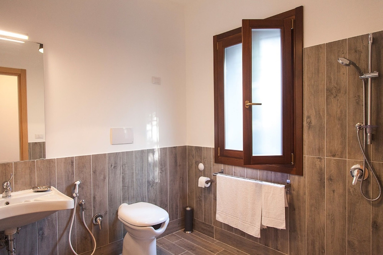Bathroom 3, Etnella Enoagriturismo Notti Stellate, Catania