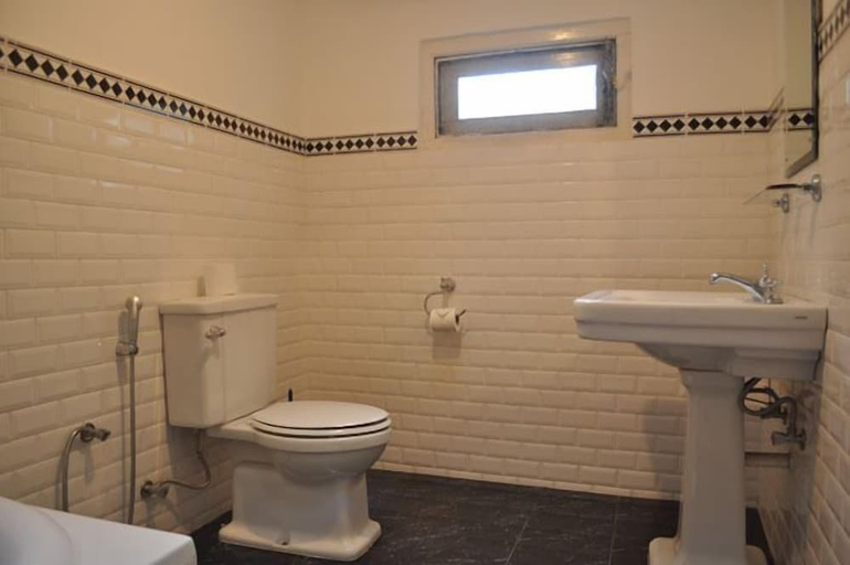 Bathroom 3, Hill Cottage, Nuwara Eliya