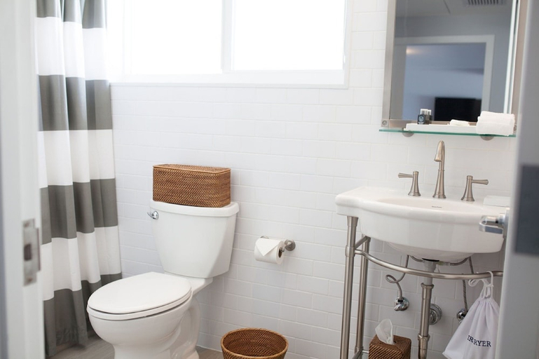 Bathroom 4, Tides Inn Hotel, Broward