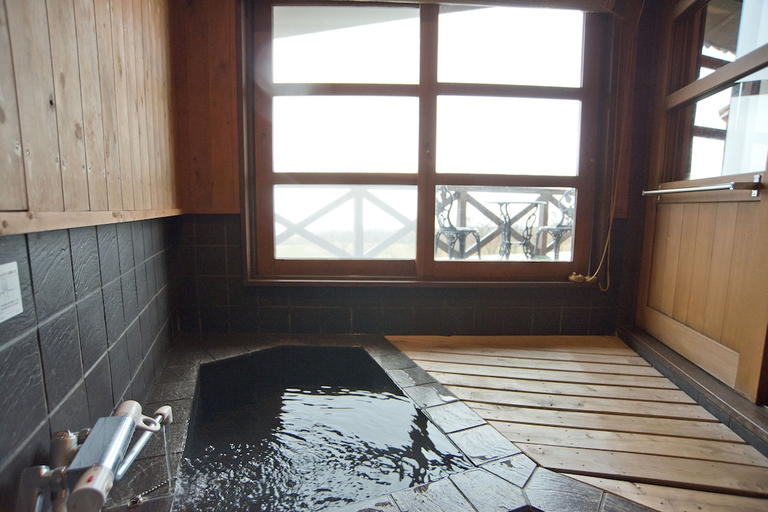 Bathroom 4, Resonate Club Kuju, Taketa