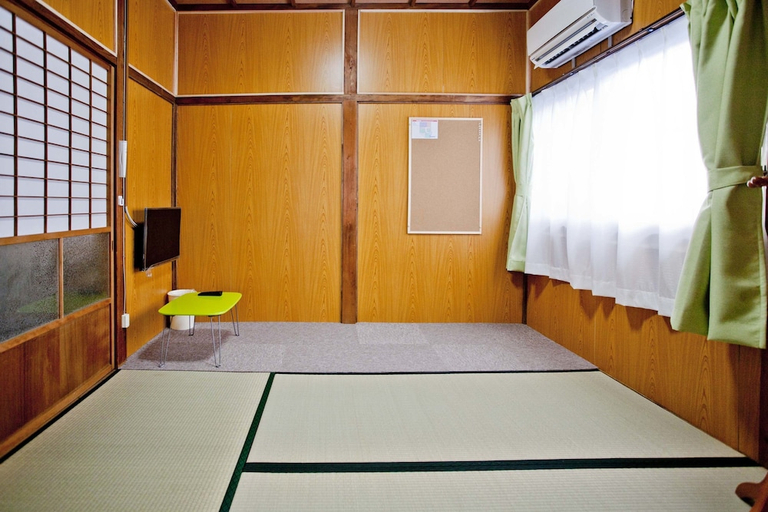 Bedroom 4, Dormitory Sandanya Guesthouse, Shirahama