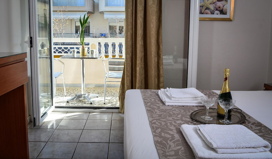 Others 3, Hotel Hermes, Central Macedonia