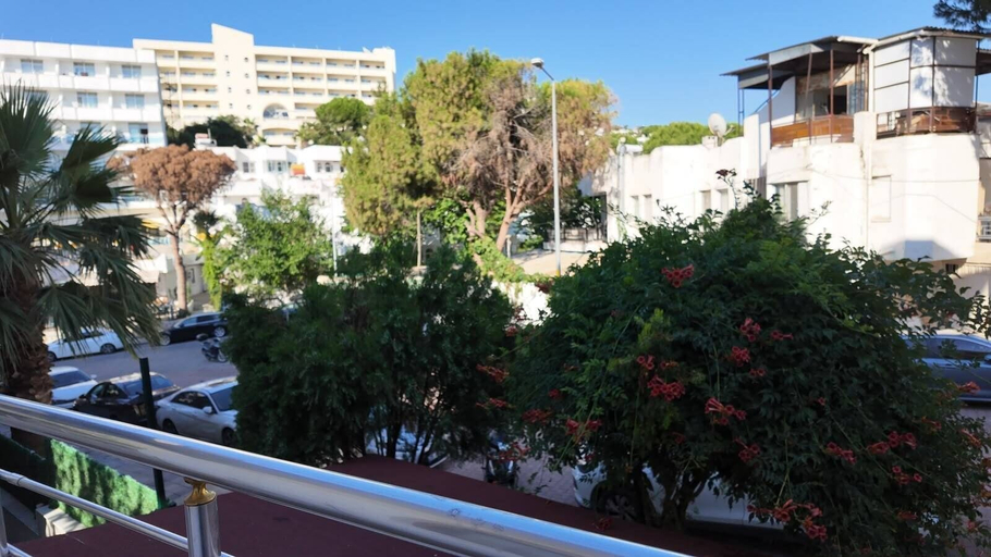 Property grounds, Sandy Pansiyon, Kuşadası