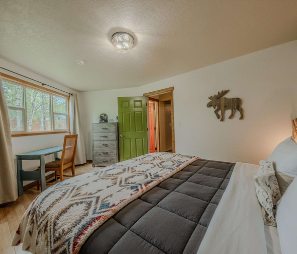 Room 3, Gateway to Glacier, Flathead