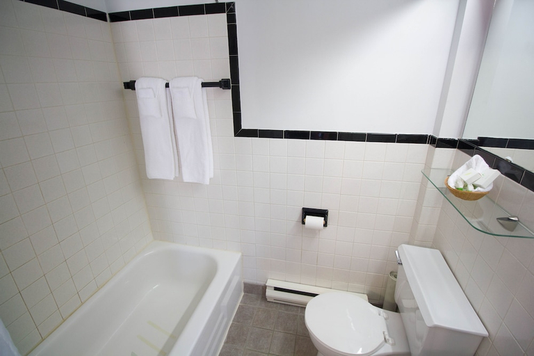 Bathroom 3, Hotel Marineau Mattawin, Mékinac