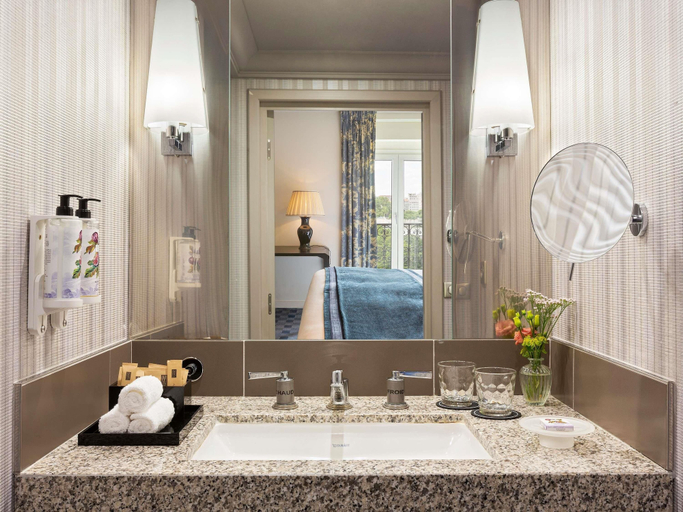 Bathroom 5, Le Royal Hotel Lyon - MGallery Collection, Rhône