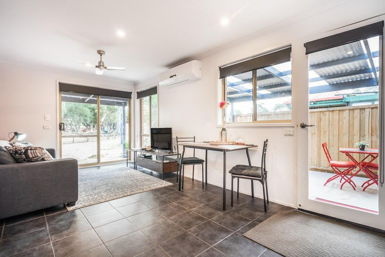 Others 5, Golfside Getaway by Ready Set Stay, Melbourne