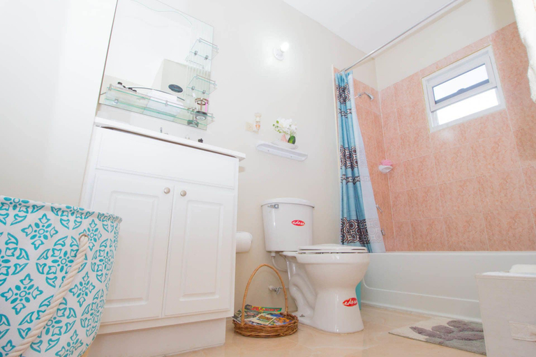 Bathroom 4, The Bailey's New Kingston Suites