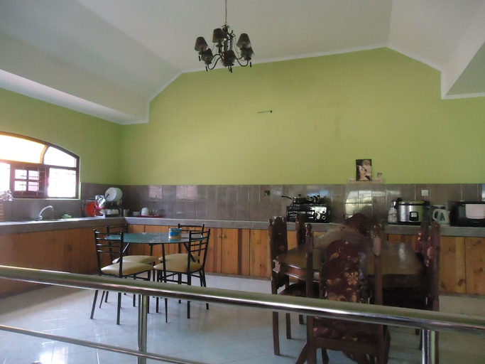Food & Drinks, Flower Seven Hotel, N. Palatha East