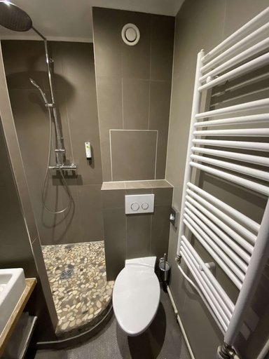 Bathroom 3, Enzo Hotels Metz Amneville by Kyriad Direct, Moselle
