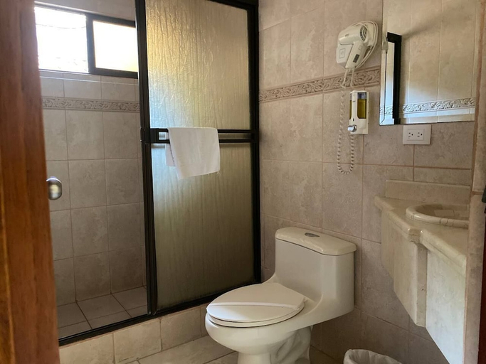 Bathroom 4, Nacazcol Hotel & Villas, Carrillo